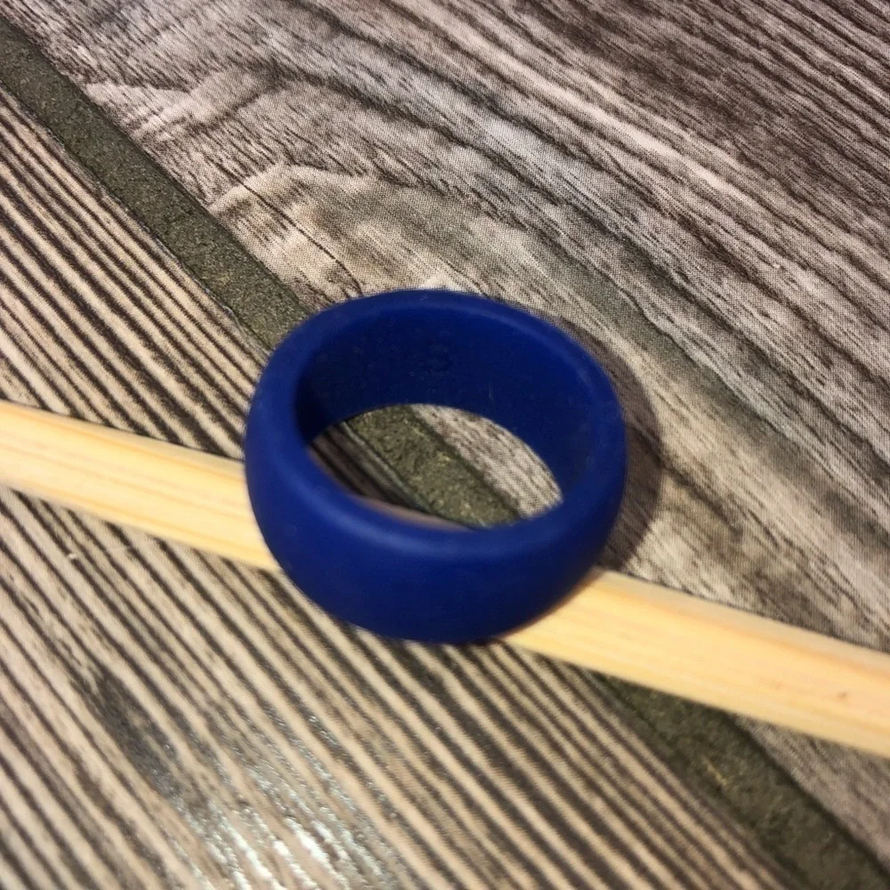 KAUAI Silicone Ring Blue Size 8 NIB